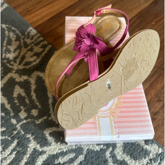 Brand new sandals, size 7 women’s, never worn - Picture 2 of 3